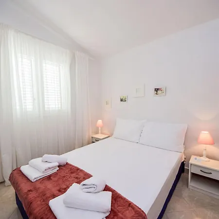 More-1 By Interhome Ražanj